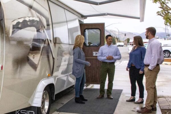 mobile-showroom-outdoor-4-scaled3